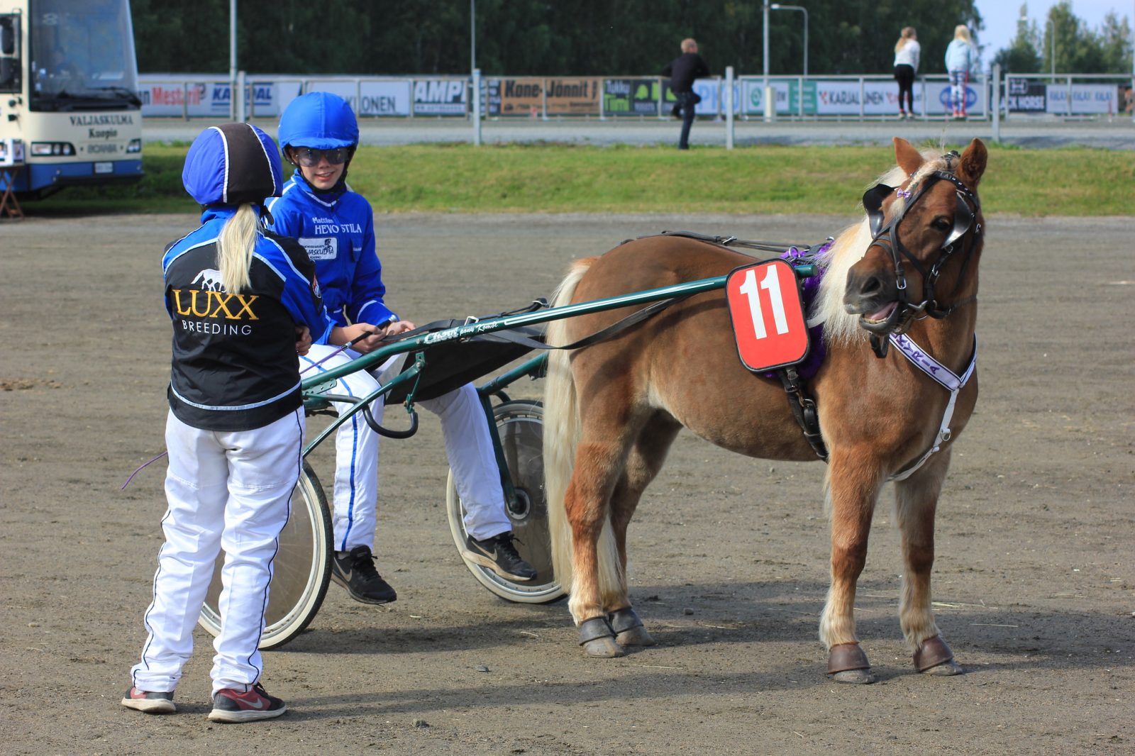 Valkyria ja Kaisa Venäläinen lähtevät jahtaamaan Kuopion Mini Stakes suurkilpailusta totosijaa. Kuva: Hippos / Roosa Kerviäinen.