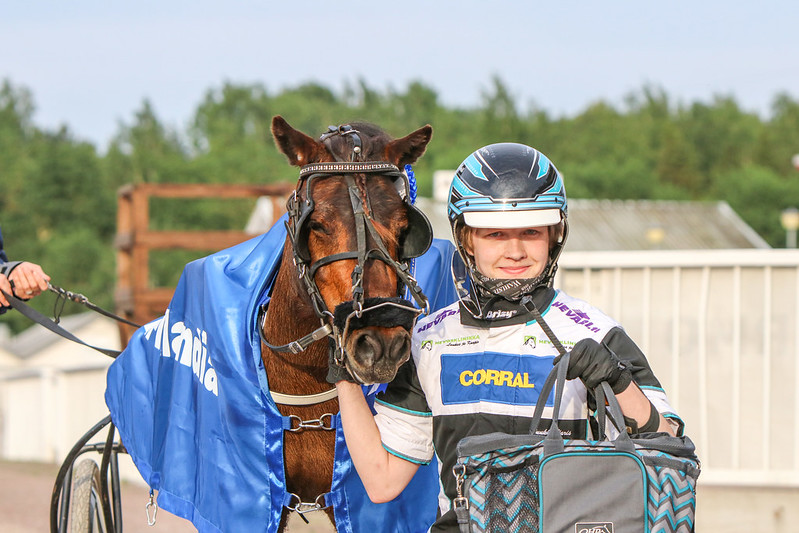 Tuukka Varis ja Euforia poni voittajaesittelyssä