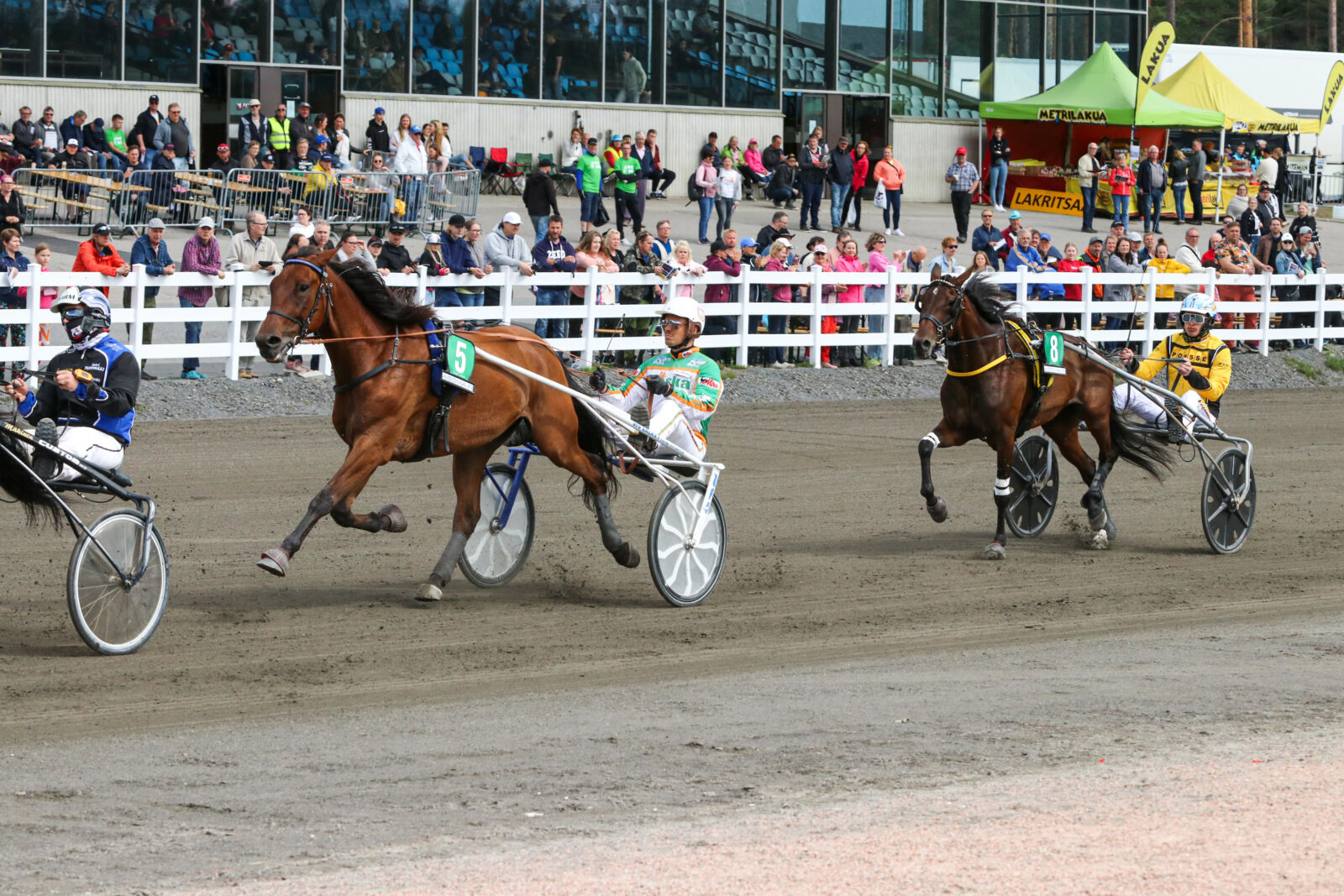 Jukka Keskisalo ja Iivo Niskanen Mikkelin raviradalla Maailmanmatkaajat -lähdössä.